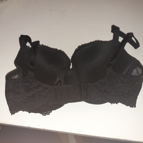 VS Lace Bra - Picture 2 of 3